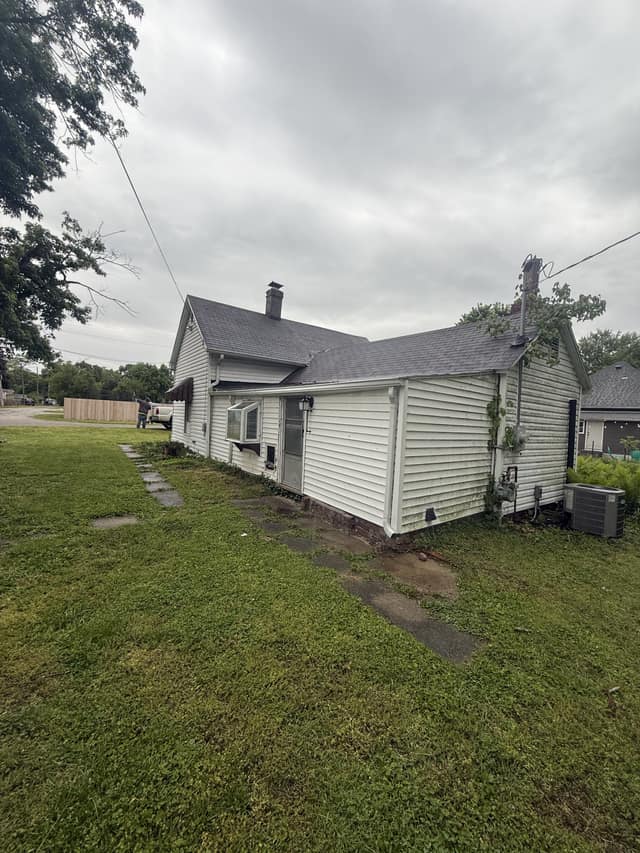 533 Higgins St Clinton IN 47842 photo 11