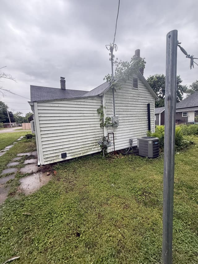 533 Higgins St Clinton IN 47842 photo 12