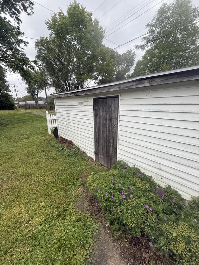 533 Higgins St Clinton IN 47842 photo 16