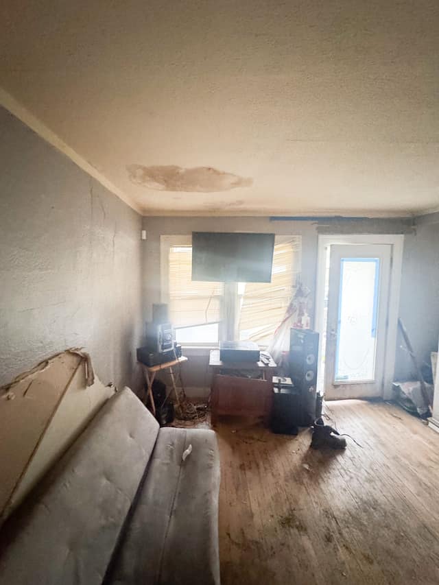 612 Neubert Ave Flint MI 48507 photo 3