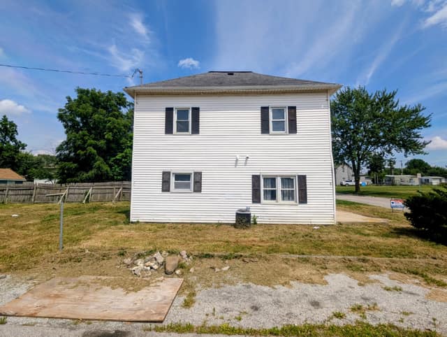 822 W Franklin St Hartford City IN 47348 photo 2