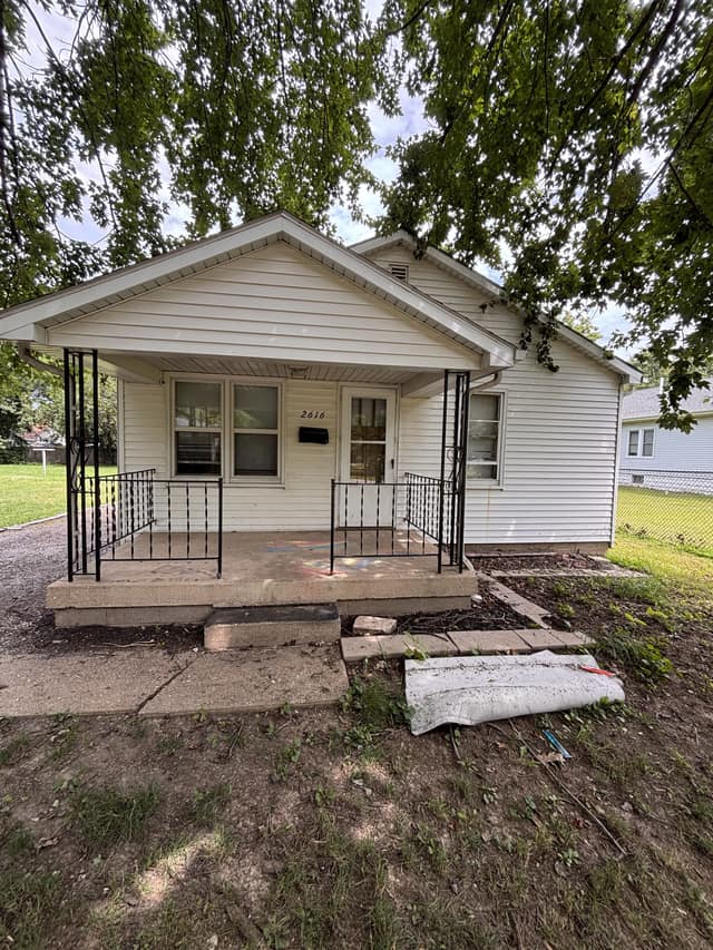 2616 E Logan St Decatur IL photo 1