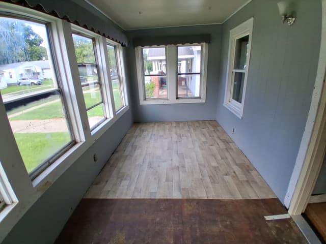 1553 E Walnut St Decatur IL 62526 photo 2