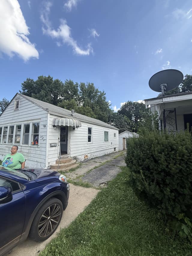 1553 E Walnut St Decatur IL 62526 photo 3