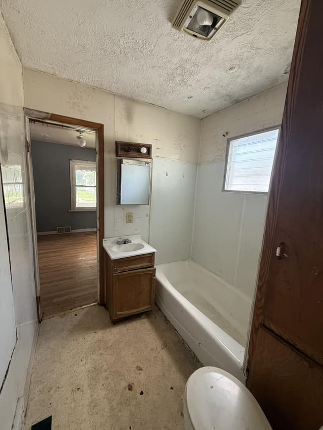 1553 E Walnut St Decatur IL 62526 photo 6