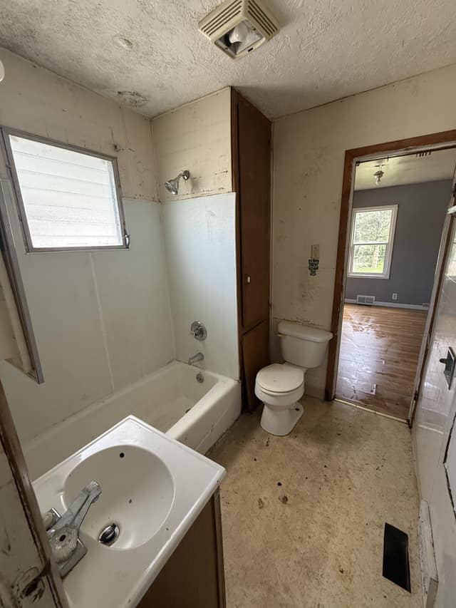 1553 E Walnut St Decatur IL 62526 photo 7