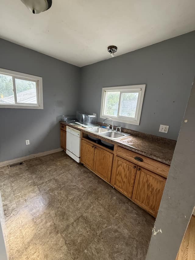 1553 E Walnut St Decatur IL 62526 photo 10