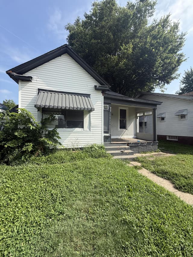 1828 E Main St Decatur IL 62,521 photo 2