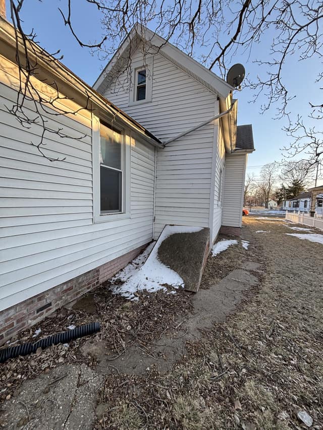 911 W Hurlburt St, Peoria, IL photo 4