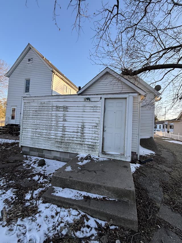 911 W Hurlburt St, Peoria, IL photo 5
