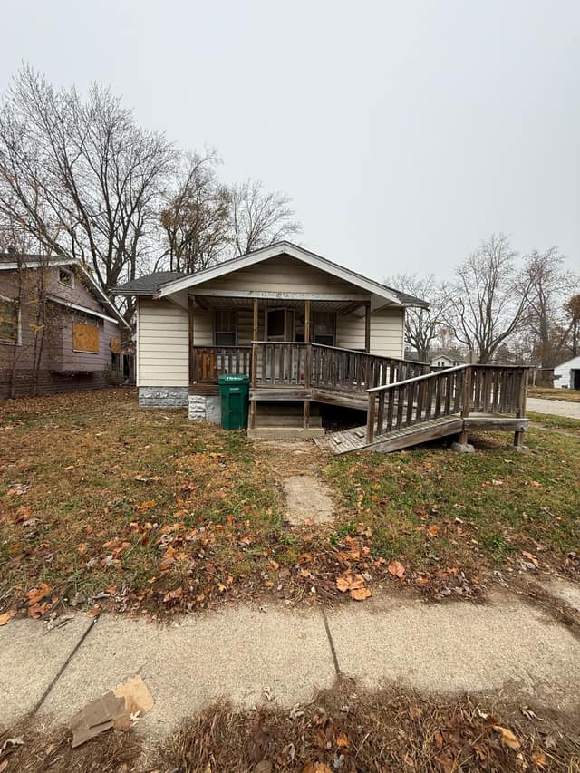 1652 E Hickory St Decatur, IL 62526 photo 1