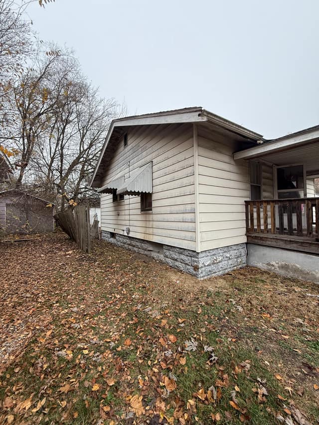 1652 E Hickory St Decatur, IL 62526 photo 4