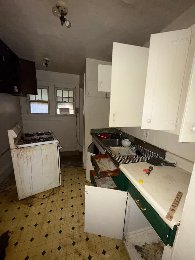1652 E Hickory St Decatur, IL 62526 photo 9