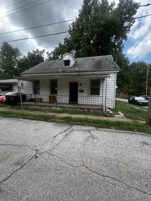 233 N 11th St, Belleville, IL: owner financed home, photo 1