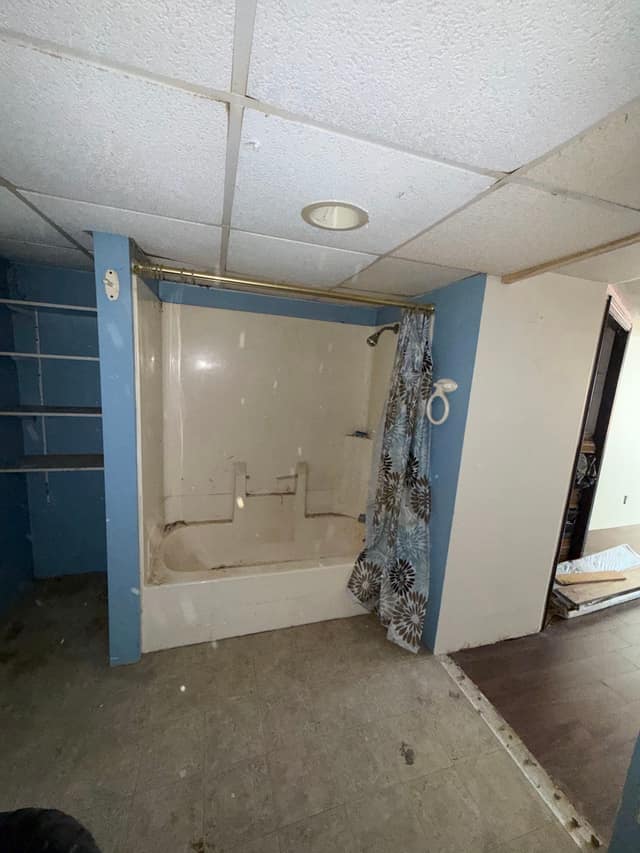 221 E Cherry St, Moweaqua, IL: owner financed home, photo 6