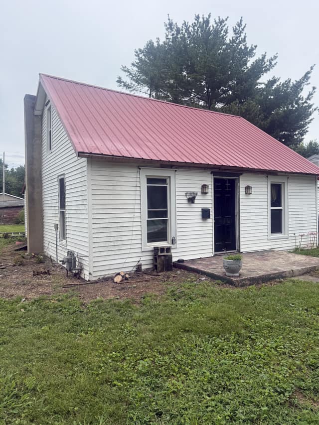221 E Cherry St, Moweaqua, IL: owner financed home, photo 8