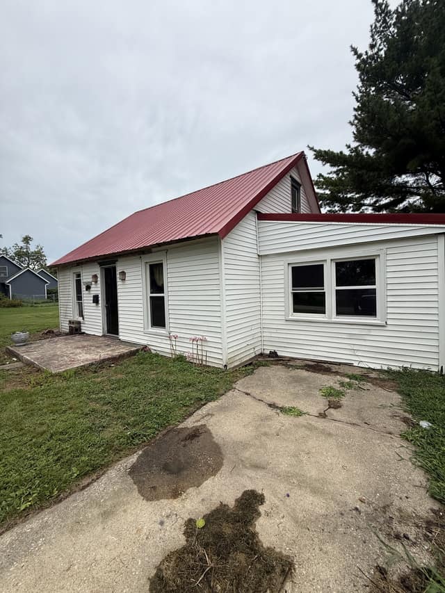 221 E Cherry St, Moweaqua, IL: owner financed home, photo 11
