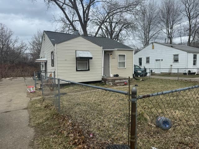 628 W Home Ave, Flint, MI: owner financed home, photo 2