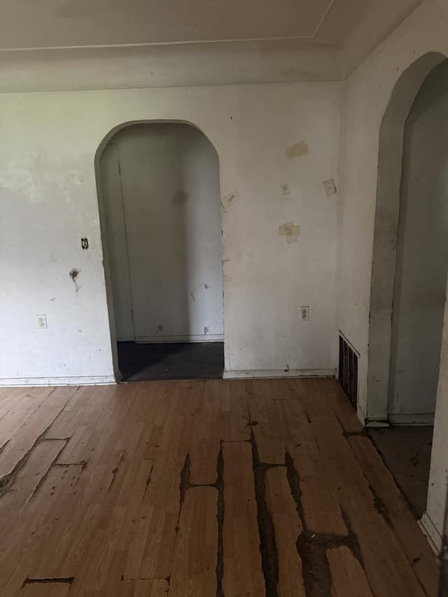 5050 Hallows Avenue, St. Louis, IL: owner financed home, photo 4
