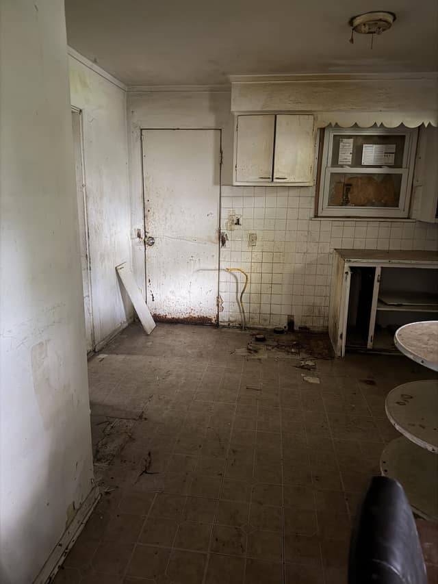 5050 Hallows Avenue, St. Louis, IL: owner financed home, photo 10