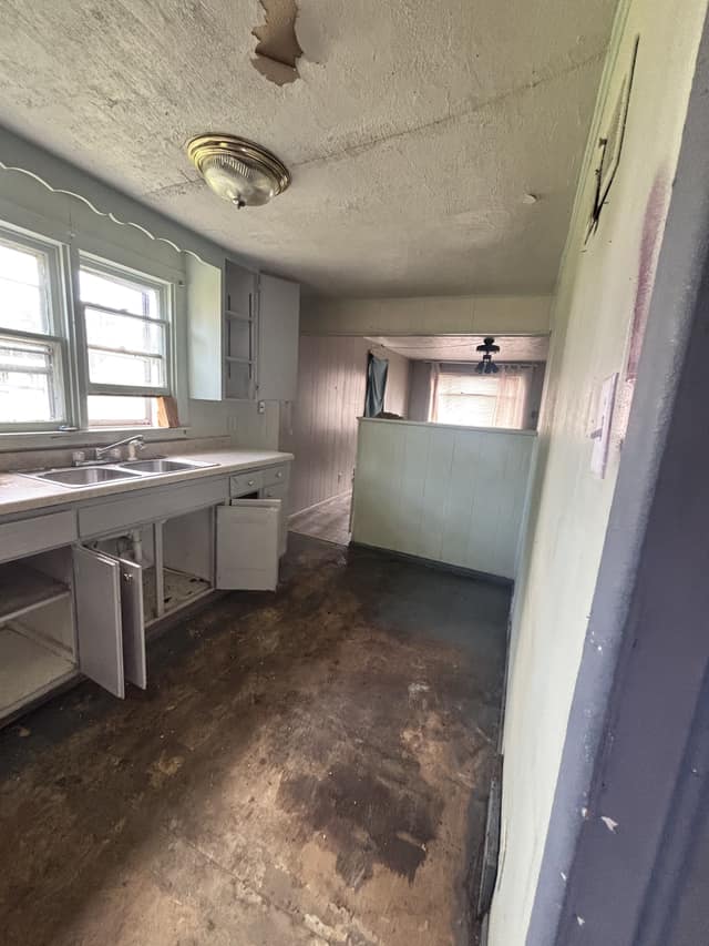 1527 N Oakland Ave, Decatur, IL: owner financed home, photo 2