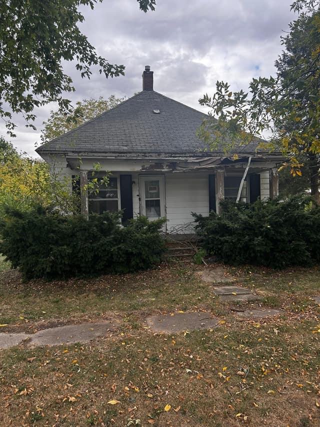 529 N 2nd Street, Witt, IL: owner financed home, photo 2