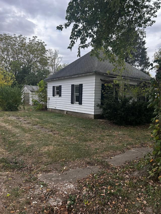 529 N 2nd Street, Witt, IL: owner financed home, photo 3