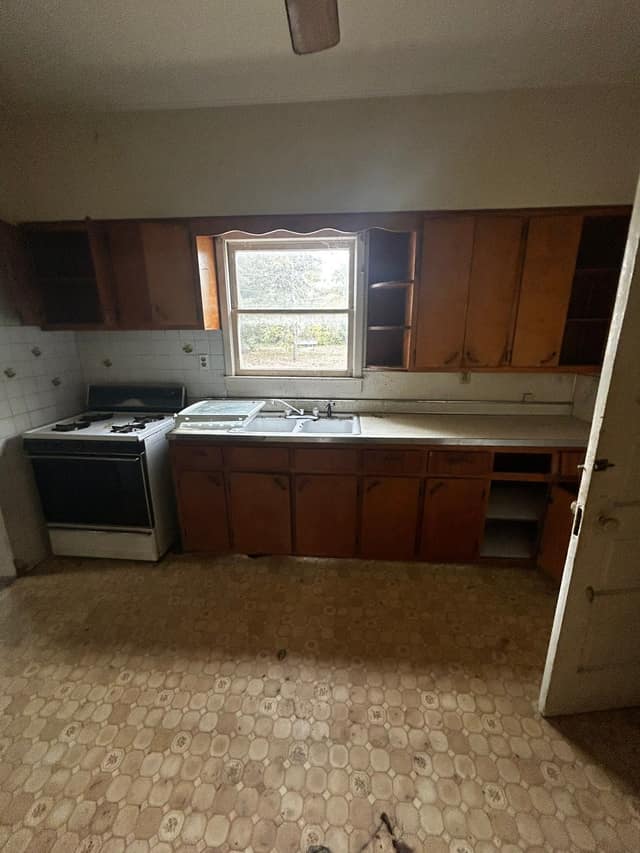 529 N 2nd Street, Witt, IL: owner financed home, photo 29