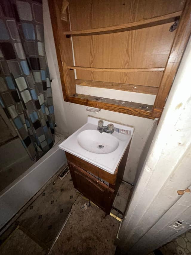 529 N 2nd Street, Witt, IL: owner financed home, photo 33