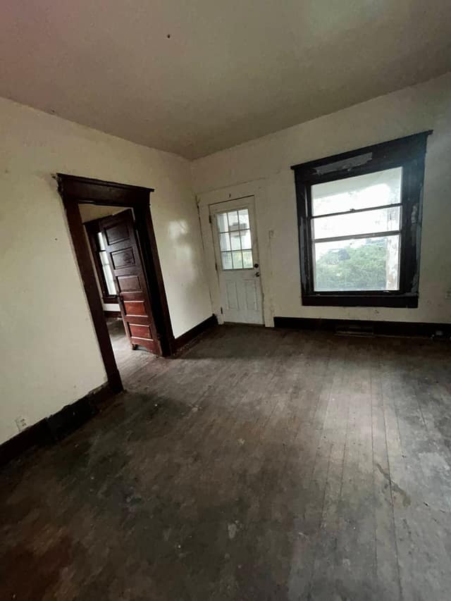 529 N 2nd Street, Witt, IL: owner financed home, photo 37