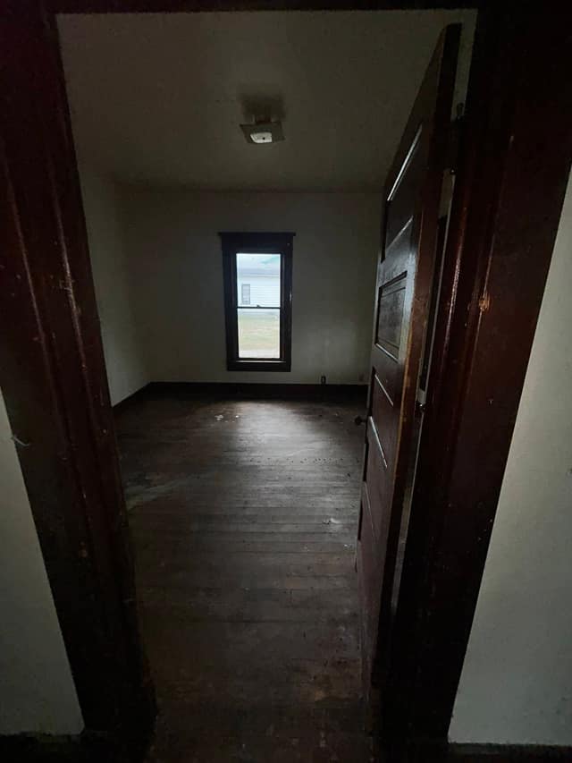529 N 2nd Street, Witt, IL: owner financed home, photo 40
