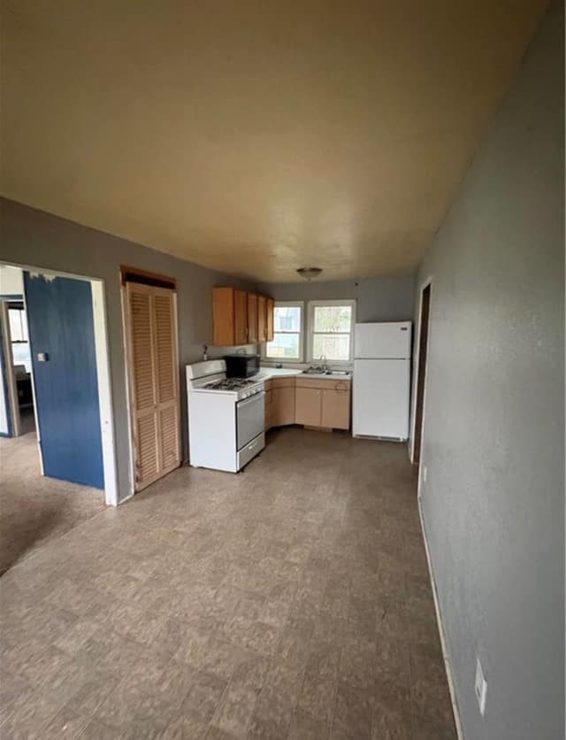 4547 E Rosewood Rd, Decatur, IL: owner financed home, photo 5