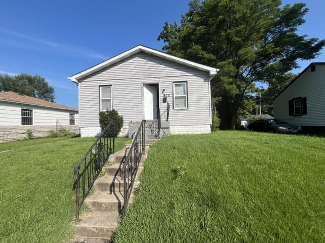 802 N 71st St , East St Louis, IL: owner financed home, photo 1