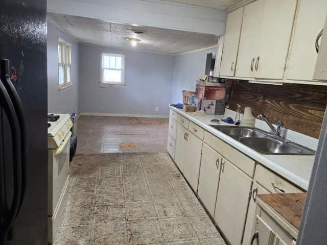 807 W Illinois St, Oblong, IL: owner financed home, photo 6