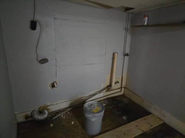 807 W Illinois St, Oblong, IL: owner financed home, photo 10