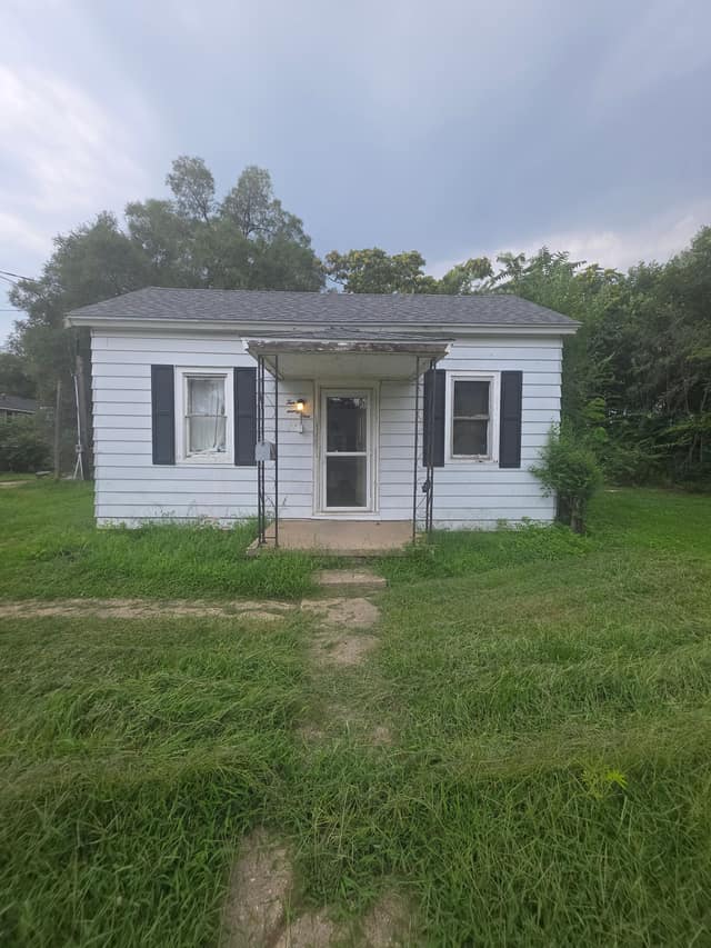 1021 Maple St, Pekin, IL: owner financed home, photo 1