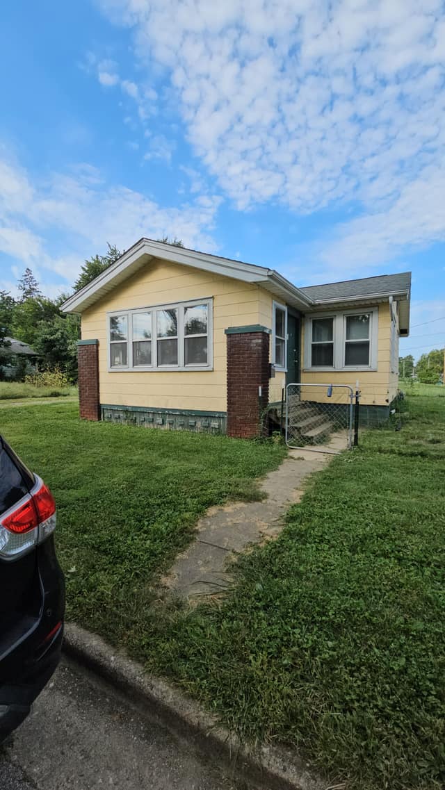 1871 E Lawrence St, Decatur, IL: owner financed home, photo 1