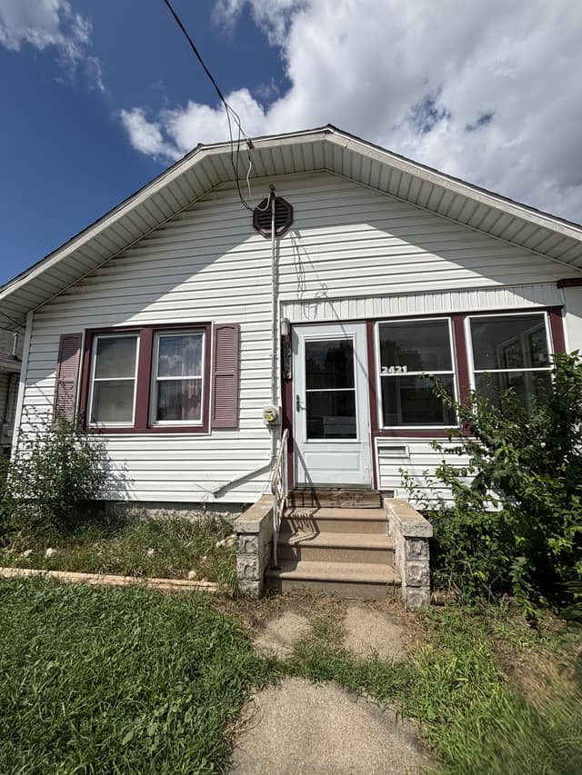 2421 W Lincoln, Peoria, IL: owner financed home, photo 1