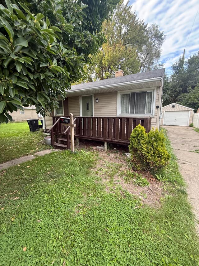 3235 Whittier St, Flint, MI: owner financed home, photo 1