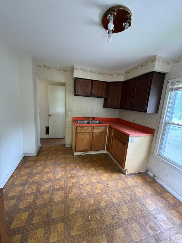 1975 E North St, Decatur, IL: owner financed home, photo 14