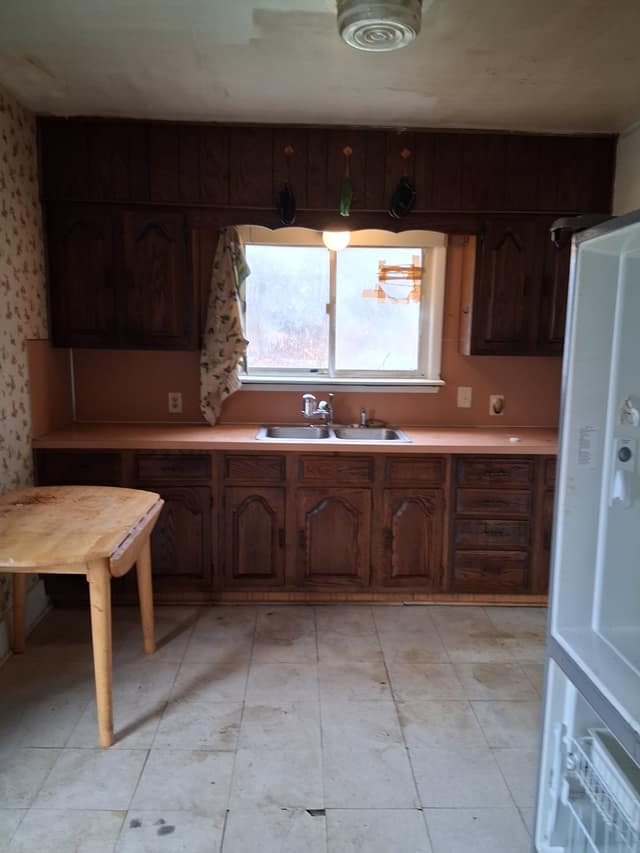 818 E Dewey, Flint, MI: owner financed home, photo 2