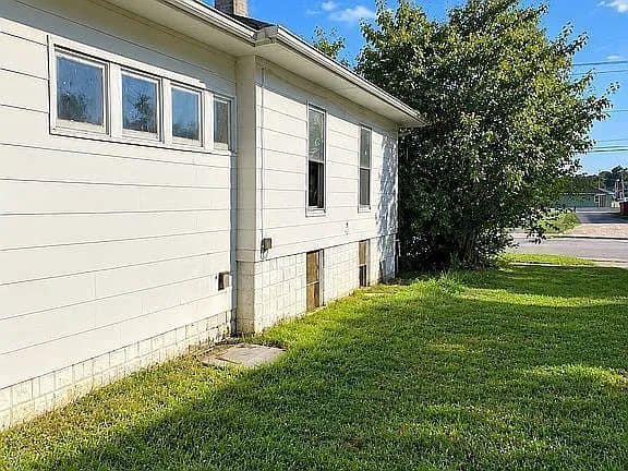 407 W Saint Louis St, West Frankfort, IL: owner financed home, photo 2