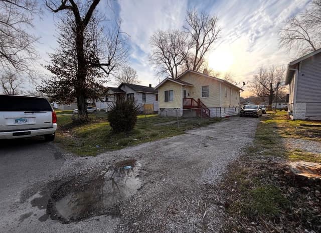 724 N 82nd St, East St. Louis, IL: owner financed home, photo 17