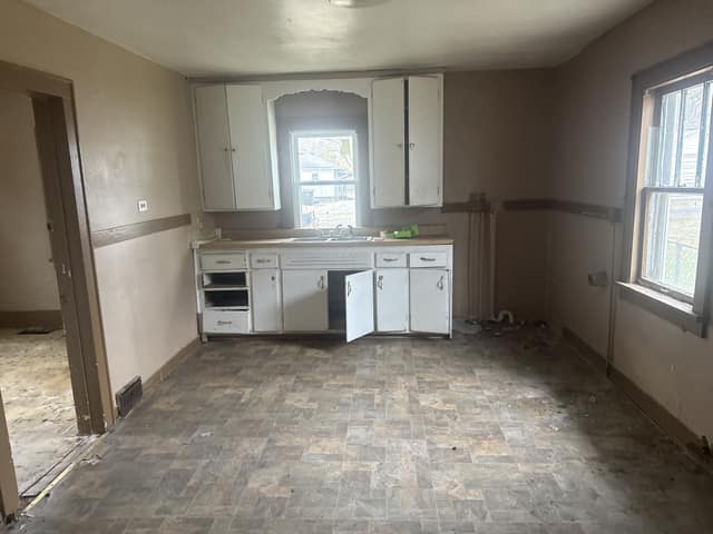 2313 W Wiswall St, Peoria, IL: owner financed home, photo 12