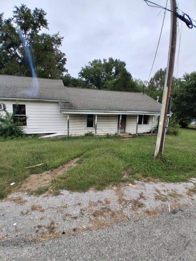 214 Pyle St, Carrier Mills, IL: owner financed home, photo 1