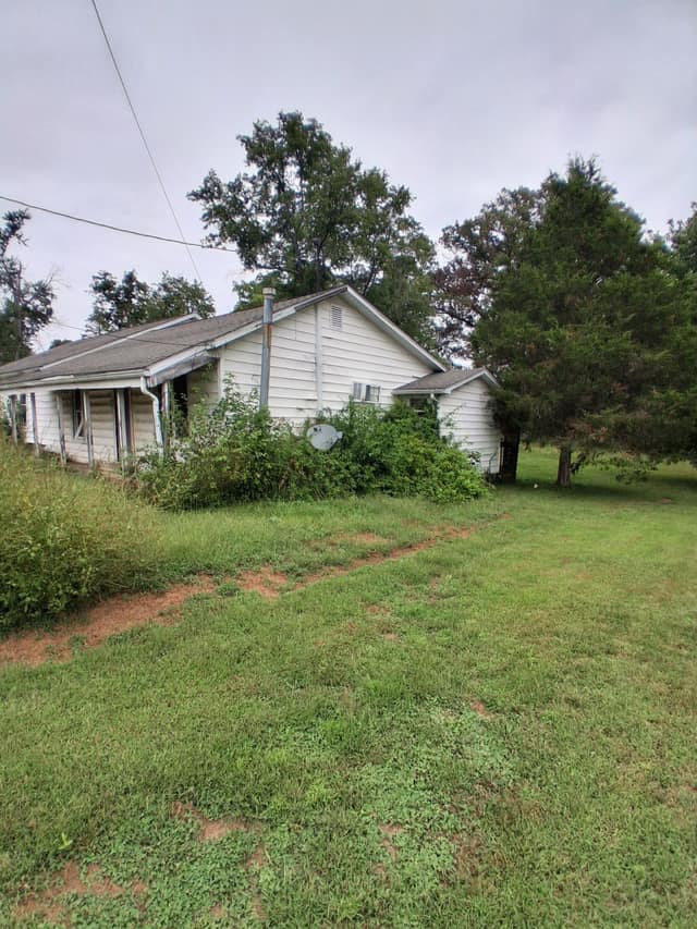 214 Pyle St, Carrier Mills, IL: owner financed home, photo 3