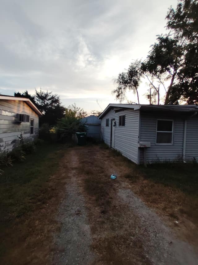 1106 St Michael Dr, Cahokia, IL: owner financed home, photo 5