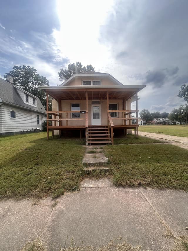 1638 4th St, Madison, IL: owner financed home, photo 1