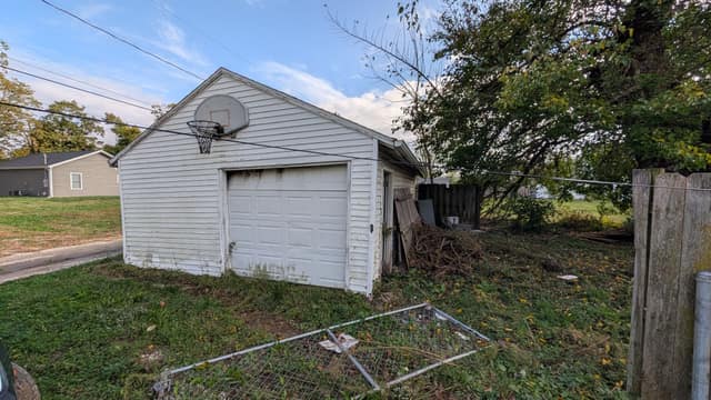 1630 S Elm St, Muncie, IN: owner financed home, photo 1