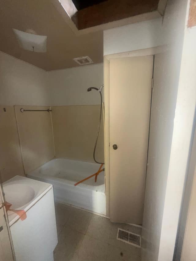 2807 W Nevada St, Peoria, IL: owner financed home, photo 8